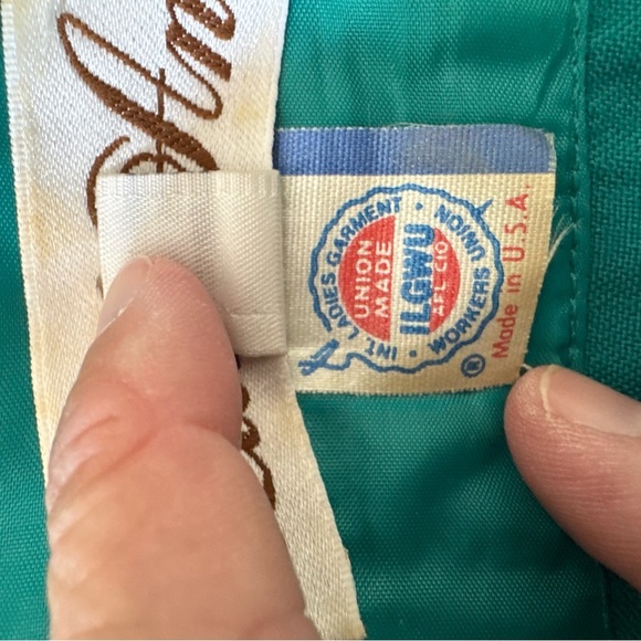 Vintage union made Lilli Ann dress, buttons and shoulder pads - Picture 4 of 6